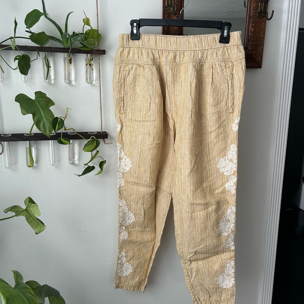 Anthropologie Yellow and White Ankle Cropped Pants